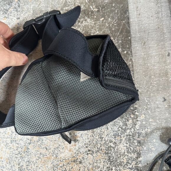 CASE LOGIC Fanny Pack Portable CD Player Waist Belt Travel Case Carrier Holder - Picture 5 of 6